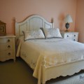 F26. Bassett Furniture queen bed. 61"h 